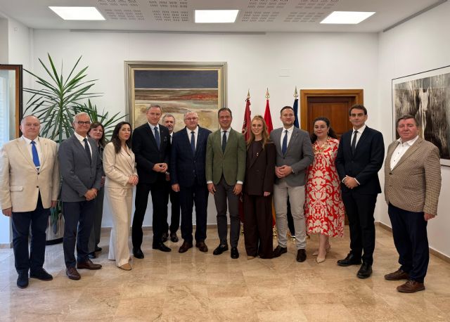 El Gobierno regional muestra su experiencia en emergencias y defensa a una delegación institucional polaca