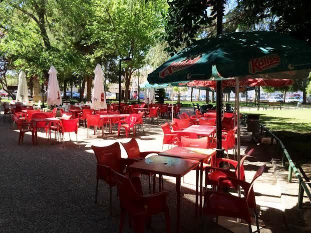 Se aprueba, por segunda vez, la licitación y pliego de cláusulas para adjudicar el contrato de explotación del servicio de bar-cafetería del parque