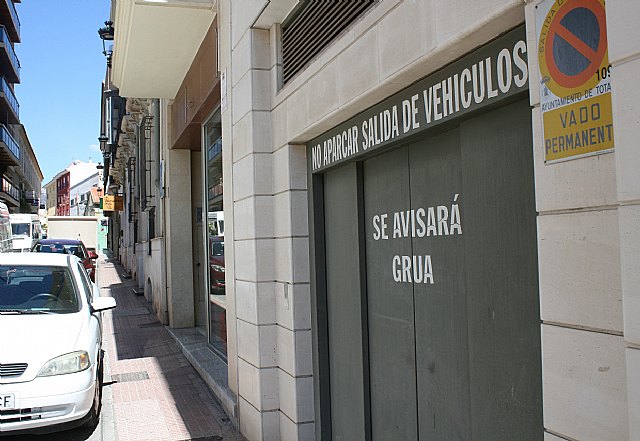 La Policía Local mantiene la campaña de vigilancia de los estacionamientos indebidos