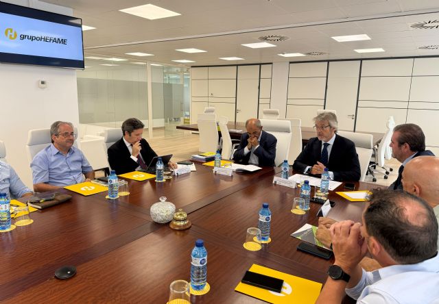 El consejero de Empresa resalta la importancia del sector de las cooperativas como uno de los motores de la economía regional