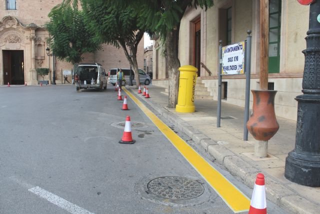 Se recuerda a los conductores que está prohibido estacionar frente a las fachadas del Ayuntamiento de Totana y la iglesia de Santiago