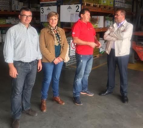 Autoridades municipales visitan la empresa de venta de suministros agrícolas 'Agrotaw Murcia, SL'