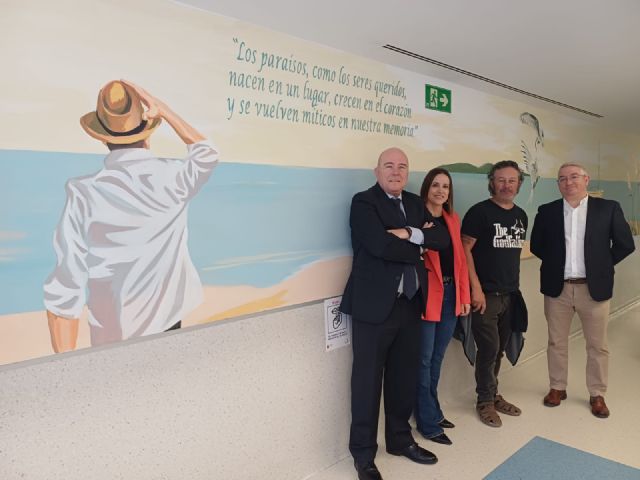 La planta de Oncología y Hematología del hospital Santa Lucía estrena murales para mejorar la estancia de los pacientes
