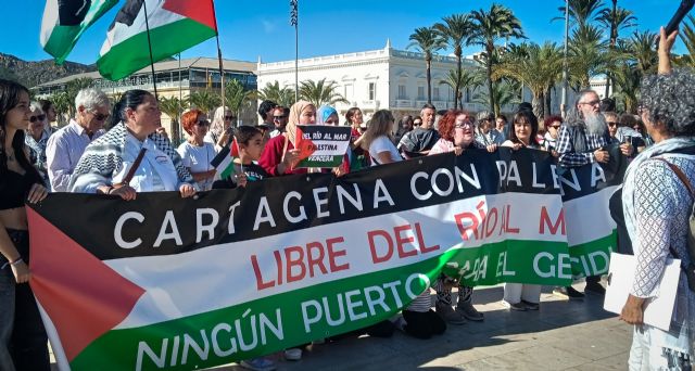 IU-Verdes se suma a la protesta 'Ningún puerto para el genocidio' en Cartagena para exigir el bloqueo del buque 'Chemical Master', tras la denuncia de IU ayer ante la Audiencia Nacional