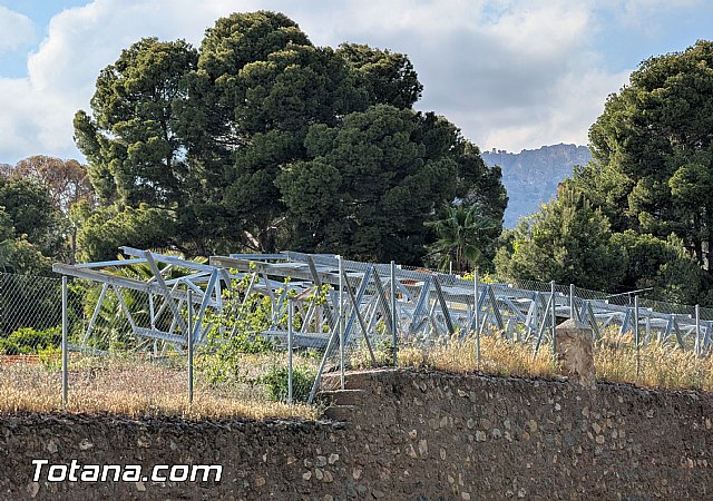 Polémica en La Charca por la instalación de una antena de telefonía móvil sin aviso previo a los vecinos
