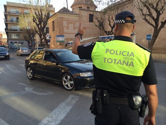 La Policía Local se adhiere a la campaña de vigilancia y control de distracciones al volante, que tendrá lugar del 16 al 22 de septiembre