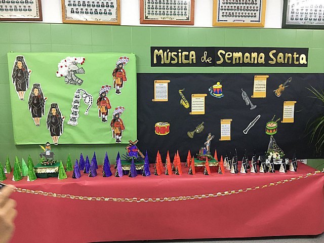 El CEIP 'La Cruz' acoge una exposición sobre Semana Santa