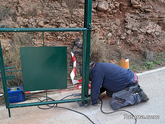 Vecinos de Totana se movilizan contra la colocación de puertas en los accesos al Trasvase Tajo-Segura