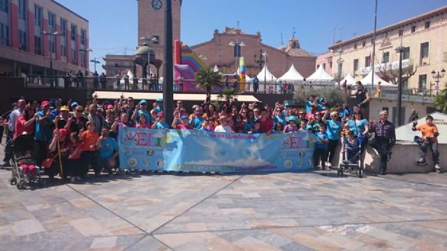 Más de doscientas personas participan en la IV caminata popular por las Enfermedades Raras en Totana