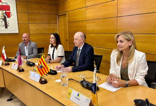 La Región se une al frente común con todas las comunidades que exigen que la ministra asuma su responsabilidad sobre el Estatuto Marco