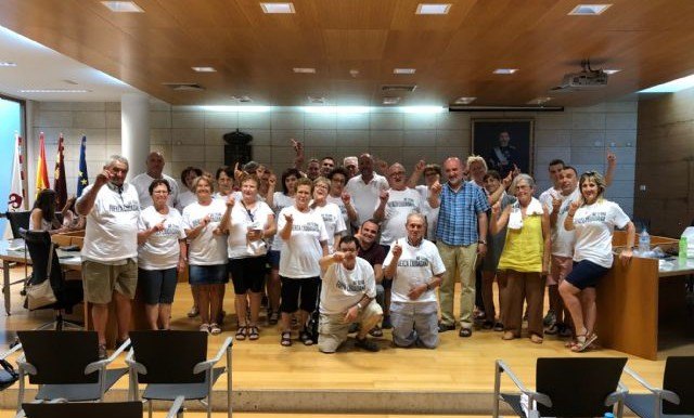 El Coordinador regional de Izquierda Unida se reúne con las familias afectadas por el Trazado del AVE