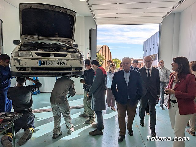 El IES Prado Mayor de Totana refuerza su apuesta por la FP con un nuevo taller de mantenimiento de vehículos