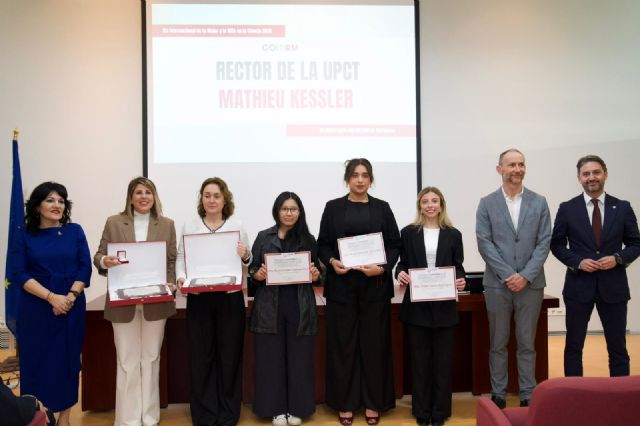 La alcaldesa de Cartagena recibe la Insignia de Oro del COITIRM en el 70° aniversario del Colegio