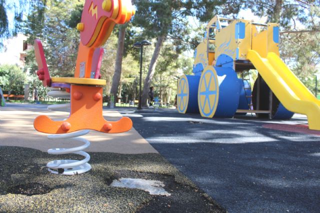 Adjudican las obras de reparación del pavimento amortiguador y de juegos infantiles del parque municipal 'Marcos Ortiz'