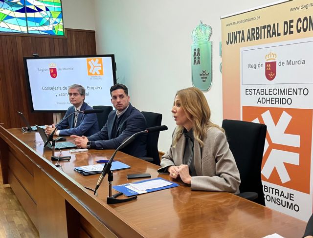 Alumnos de la UMU asisten a las audiencias reales de la Junta Arbitral de Consumo para conocer cómo se resuelven los conflictos