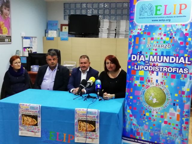 Se presenta la VI Velada por las Lipodistrofias, que tendrá lugar en la plaza de la Balsa Vieja de Totana el próximo sábado 13 de abril