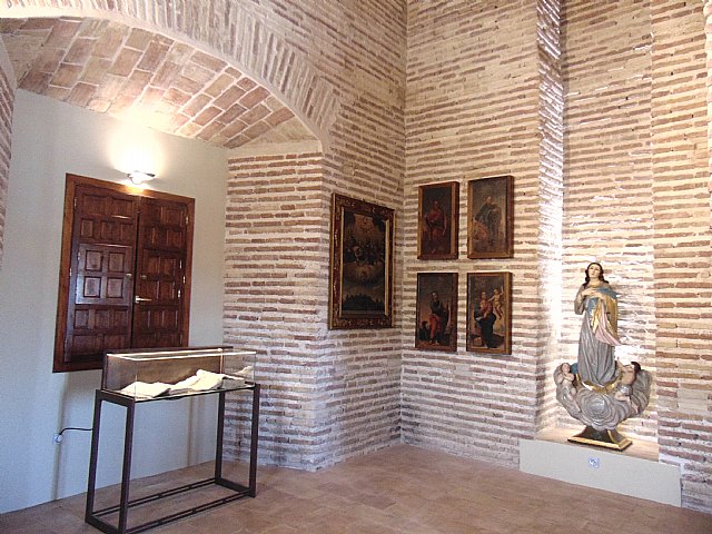 Abrazados por los reveladores argumentos del museo de la Torre de Santiago