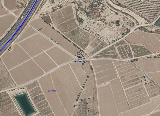 Servicios de emergencia atienden, liberan y trasladan a un herido en accidente de tráfico en Totana