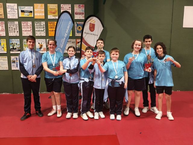 Los equipos Benjamín e Infantil del CES La Milagrosa, subcampeones regionales de Tenis de Mesa de Deporte Escolar