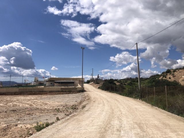 Comienzan las obras de pavimentación de la parte del Camino de las Cabezuelas que es de tierra que comunicará la avenida Juan Carlos I con la Era Alta