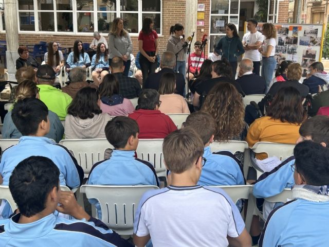 Se celebra el VI Encuentro Intergeneracional en el que participan usuarios de los Centros de Día de Discapacidad y de Personas Mayores