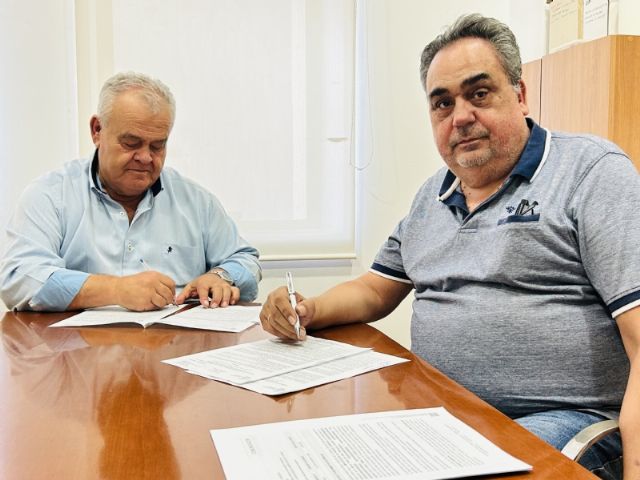 Suscriben un convenio de colaboración con la Asociación de Comerciantes de Totana para realizar actividades de promoción del sector