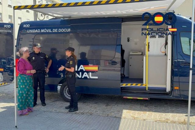 Los vecinos de Totana podrán obtener el DNI y Pasaporte en breve sin desplazarse a las comisarías de la Policía Nacional ni acudir a la cita semanal en el Centro de Personas Mayores