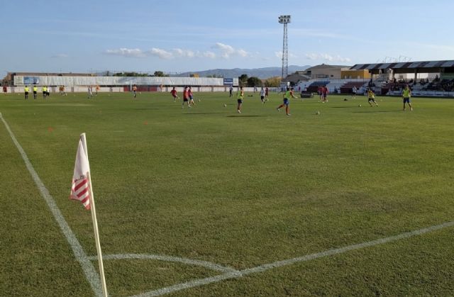 Se licitan los trabajos de regeneración del césped del “Juan Cayuela” de cara a la segunda vuelta del campeonato liguero