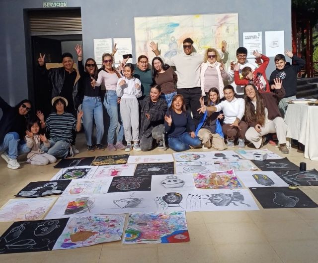 Más de 20 personas participan en la IV Quedada Dibujo del Natural, promovida por el Colectivo Ministros del Aire dentro del programa “Encontrar-Nos”