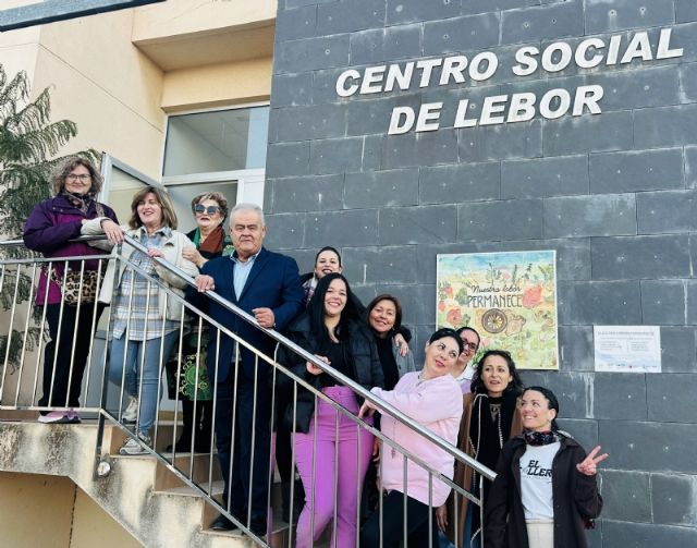 Conviven Fundación Cepaim y mujeres de Lébor colocan un mural cerámico para reivindicar el protagonismo de las mujeres rurales