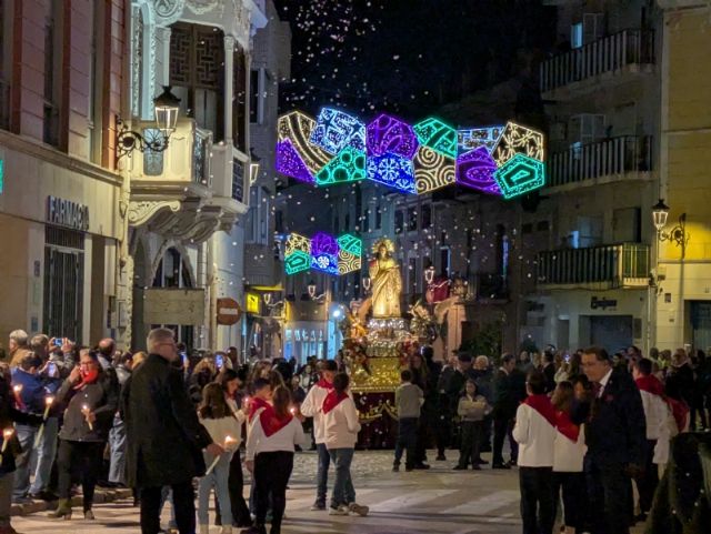 Se celebra la procesión conmemorativa por la festividad de la Patrona de Totana, Santa Eulalia de Mérida