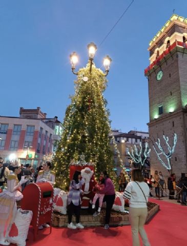 Papá Noel visita Totana este sábado, cargado de regalos e ilusión, para recoger las cartas de los niños y niñas