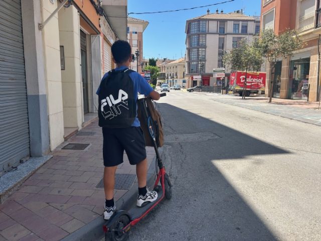 La Policía Local advierte que los patinetes eléctricos deben contar con un seguro de responsabilidad civil obligatorio y estar registrados en la DGT