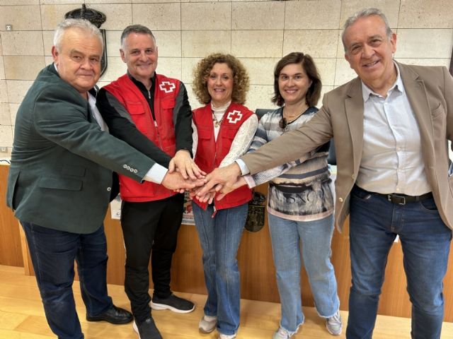 Cruz Roja Española en Totana y alumnos de Bachillerato Internacional del IES Juan de la Cierva y Codorníu promueven el programa de voluntariado “El viaje que te cambia”