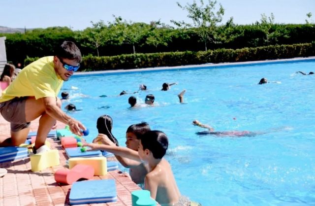 Deportes pone a disposición de 'El Candil' las instalaciones municipales polideportivas