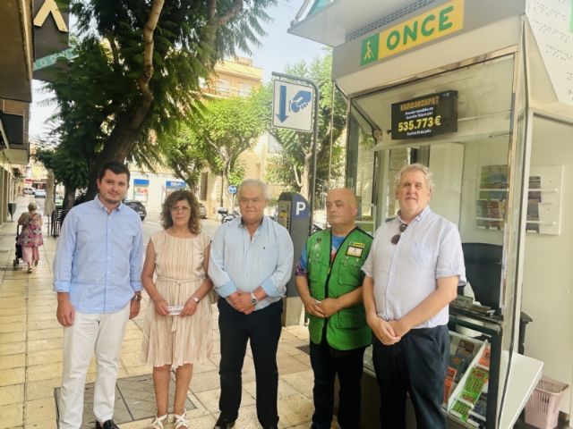 La ONCE inaugura en Totana dos nuevos quioscos accesibles y sostenibles