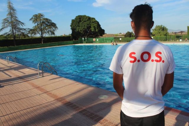 Se abren las piscinas públicas del Polideportivo Municipal '6 de diciembre' tras solucionarse los problemas de insalubridad registrados el pasado viernes