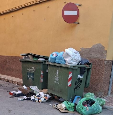 La Policía Local de Totana intensificará a partir de la próxima semana el control sobre los horarios y lugares para el depósito de basuras, enseres y escombros