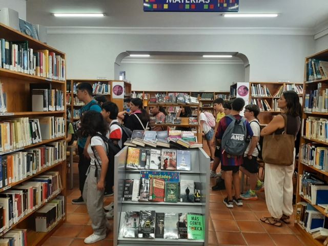 Comienzan las visitas de escolares a la Biblioteca Municipal 'Mateo García' dentro del nuevo curso 2026/2027