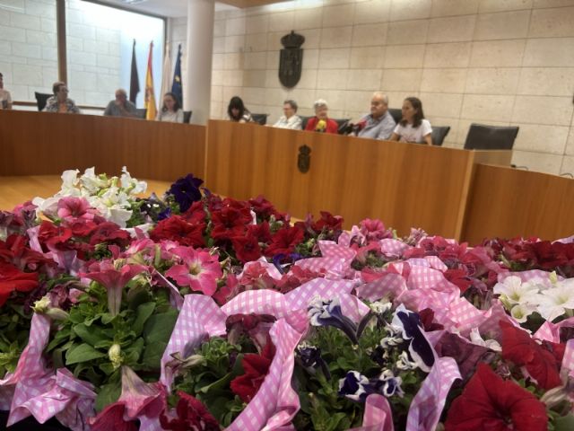 Totana celebra el Día Internacional de las Personas Mayores con un sencillo y emotivo acto institucional para reconocer el papel referente de este colectivo en la sociedad