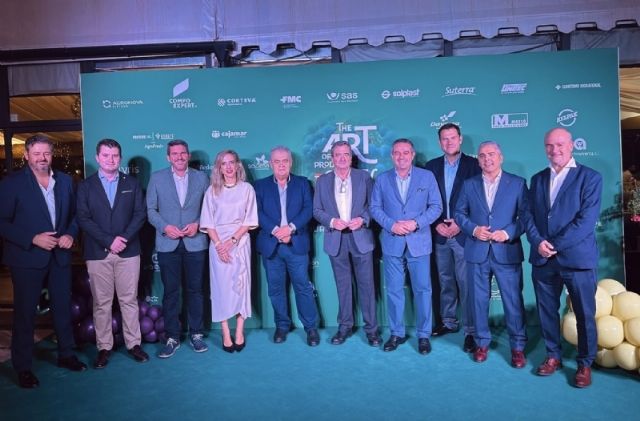 El alcalde asiste a la clausura del undécimo Simposio Internacional de Uva de Mesa celebrado en Murcia, promovido por APOEXPA