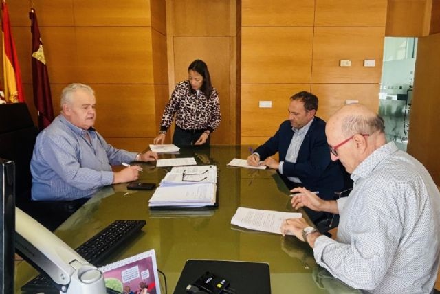 Se suscriben convenios con las tres organizaciones agrarias y ganaderas que operan en el municipio correspondientes al año 2026, en aras a colaborar en el impulso de estos sectores
