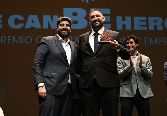 López Miras, en el Premio Caixabank Jóvenes Empresarios: 'Los empresarios son los que crean oportunidades y el verdadero escudo social'