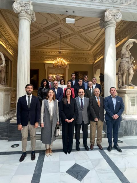 La consejera de Turismo valora la adhesión del Círculo de Economía al distintivo ´Amigos del Camino de la Cruz de Caravaca´