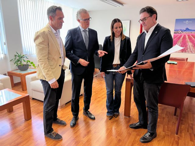 El SMS y la Fundación Javier Pérez Pallares colaboran para crear un 'Espacio de Respiro' oncológico en el hospital Santa Lucía de Cartagena