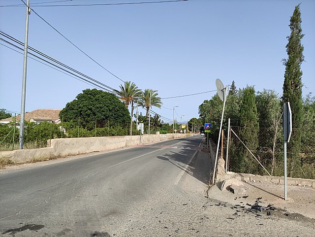 Motorista herido grave en un accidente de tráfico ocurrido en la carretera de la Santa en Totana