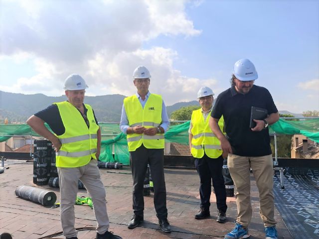 El Gobierno regional destina más de 6 millones al cambio de cubiertas e instalación de placas solares en 11 centros educativos