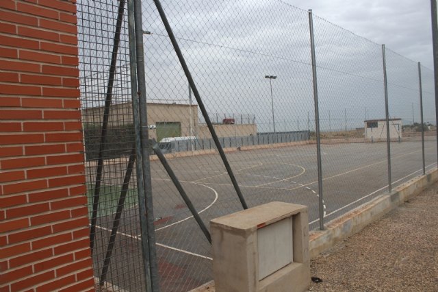 Proceden a la sustitución del vallado de la pista polideportiva del Centro de Día de Personas con Discapacidad Intelectual “José Moyá Trilla”