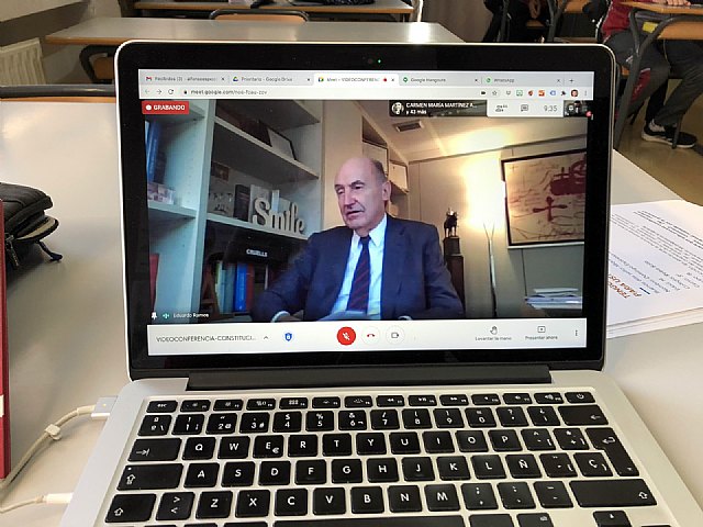Miquel Roca, participa en el proyecto educativo: Tengo una pregunta para usted