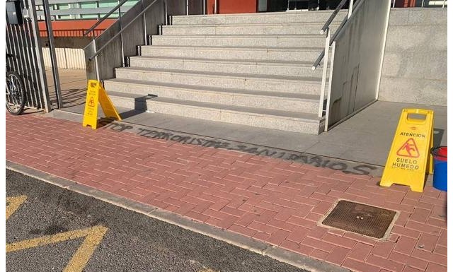 El Ayuntamiento condena y lamenta la aparición de una pintada con un mensaje de odio hacia los sanitarios en el Centro de Salud Totana Sur